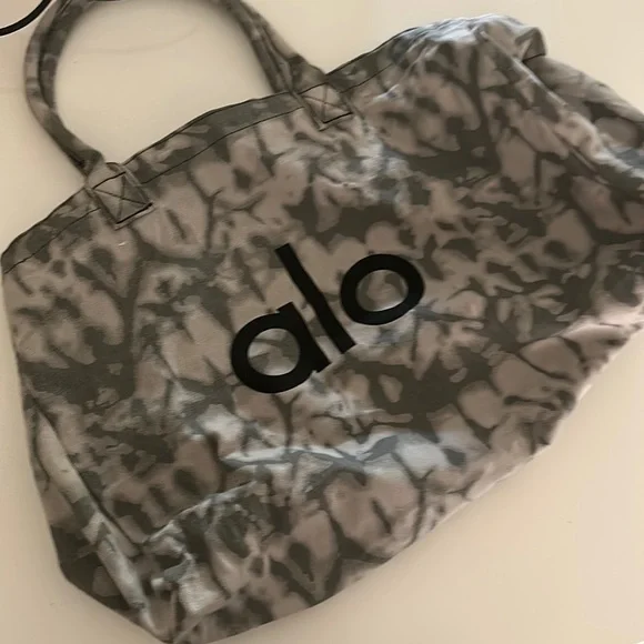 Alo Duffle Tote Bag - Picture 1 of 5
